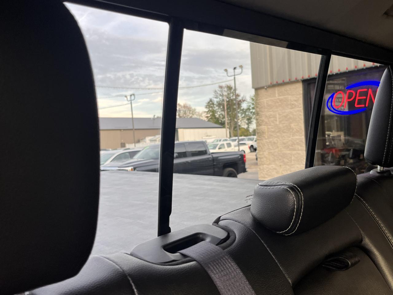 RAM 1500 4WD Crew Cab 140.5" Sport 2017