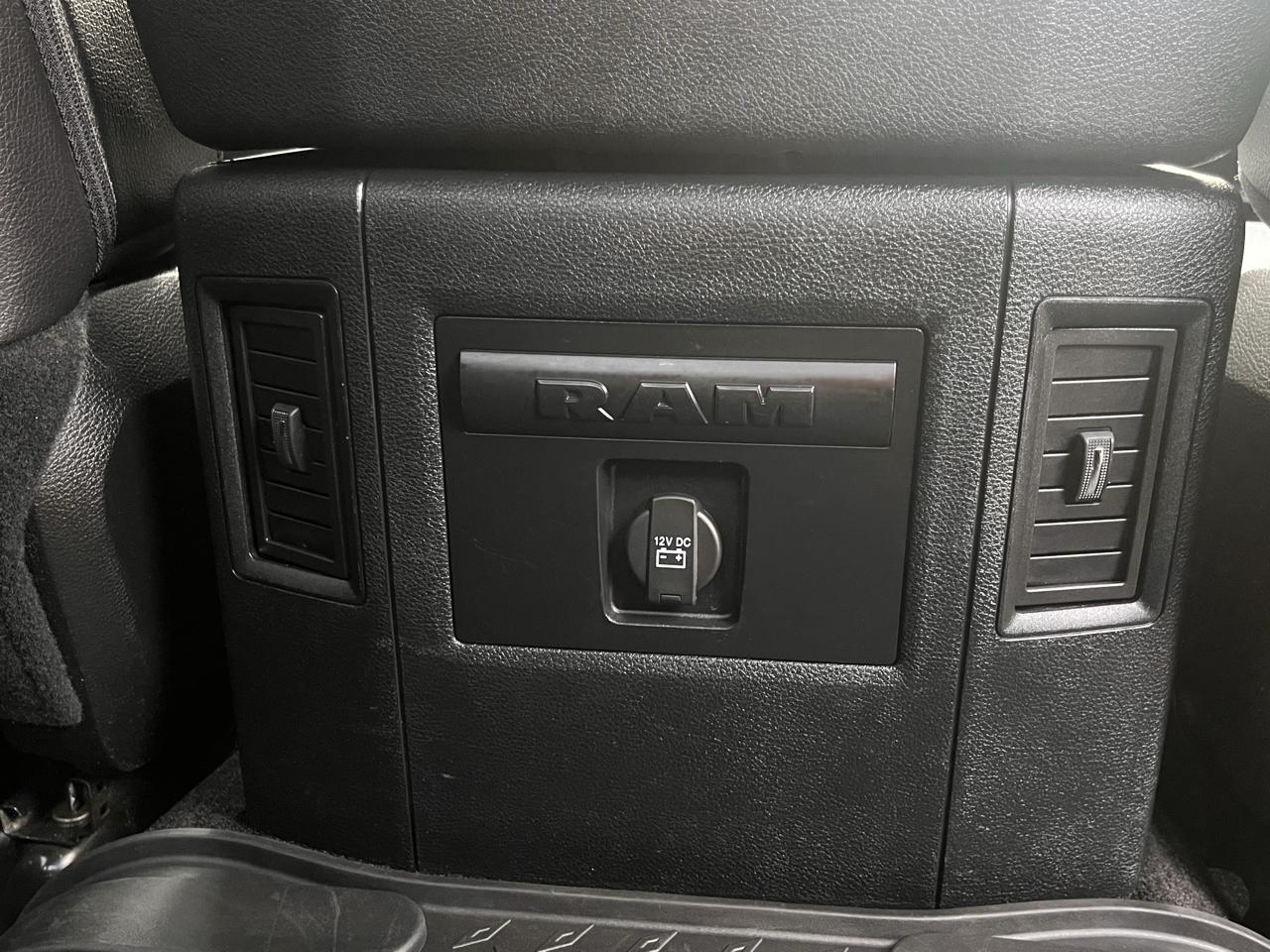 RAM 1500 4WD Crew Cab 140.5" Sport 2017