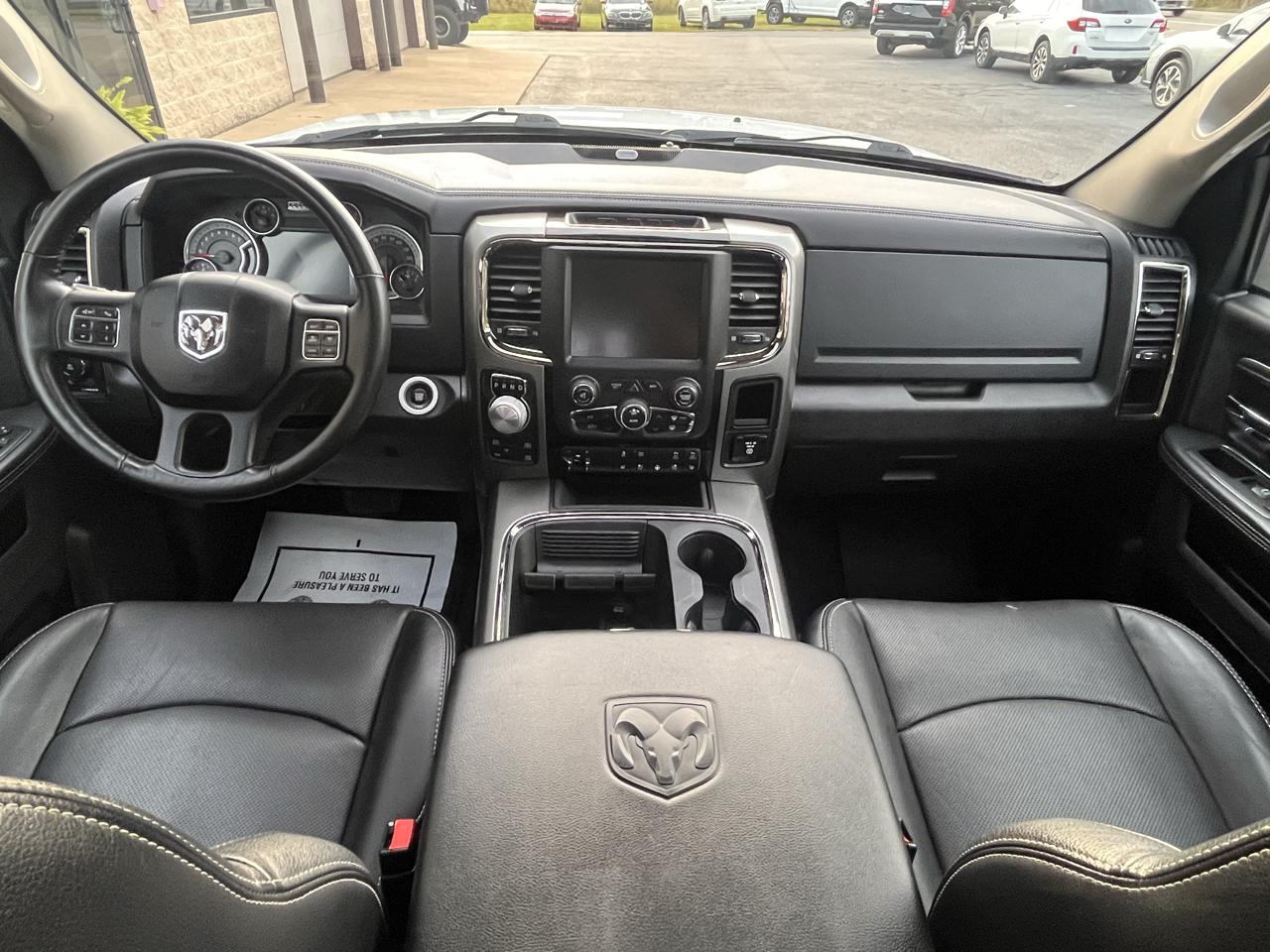 RAM 1500 4WD Crew Cab 140.5" Sport 2017