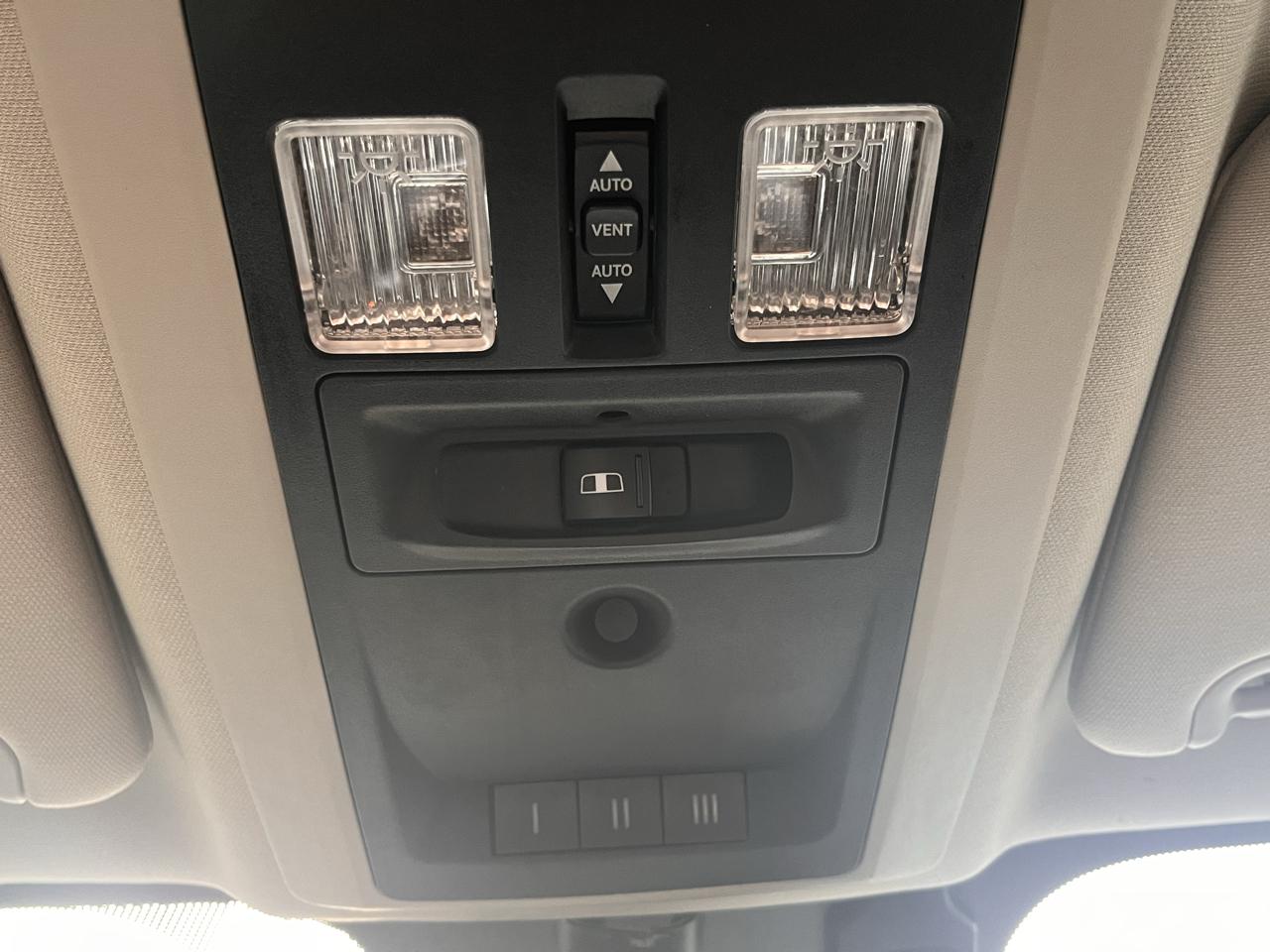 RAM 1500 4WD Crew Cab 140.5" Sport 2017