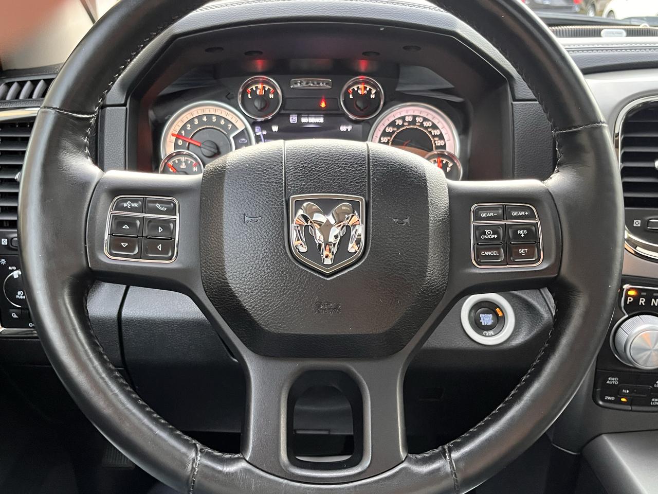 RAM 1500 4WD Crew Cab 140.5" Sport 2017