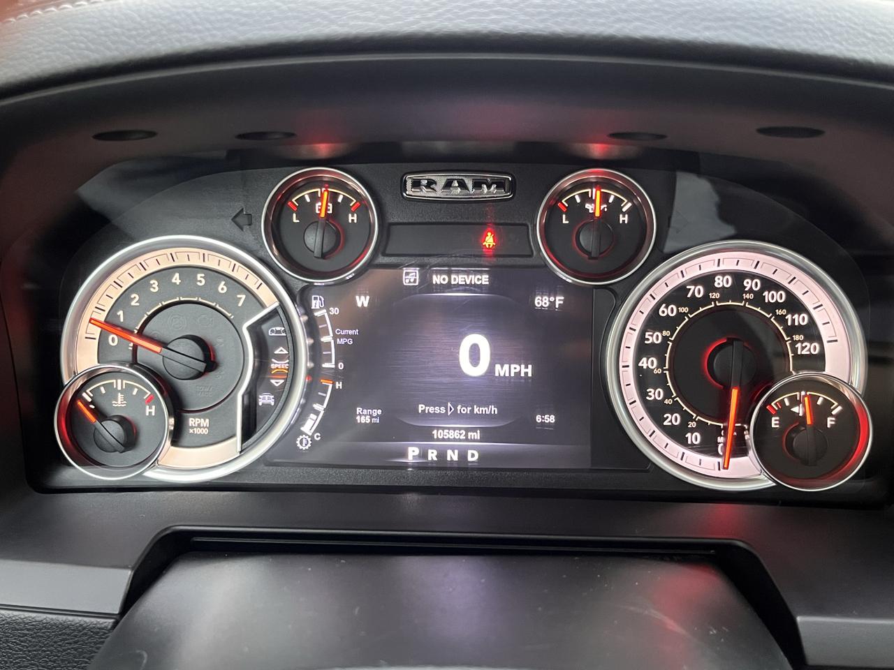 RAM 1500 4WD Crew Cab 140.5" Sport 2017