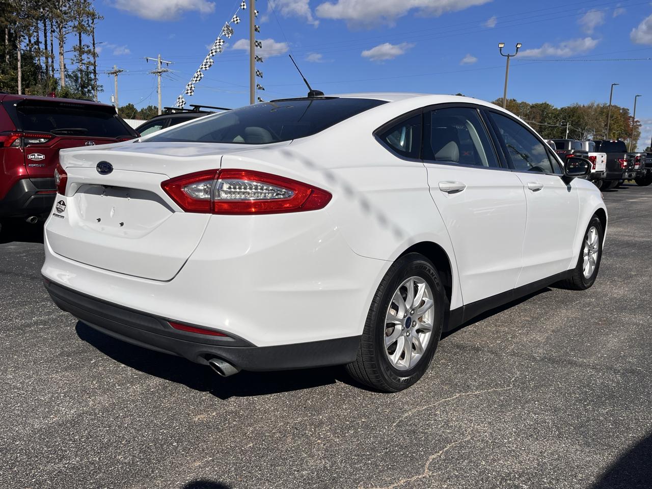 Ford Fusion 4dr Sdn S FWD 2016