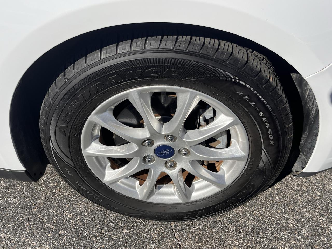 Ford Fusion 4dr Sdn S FWD 2016