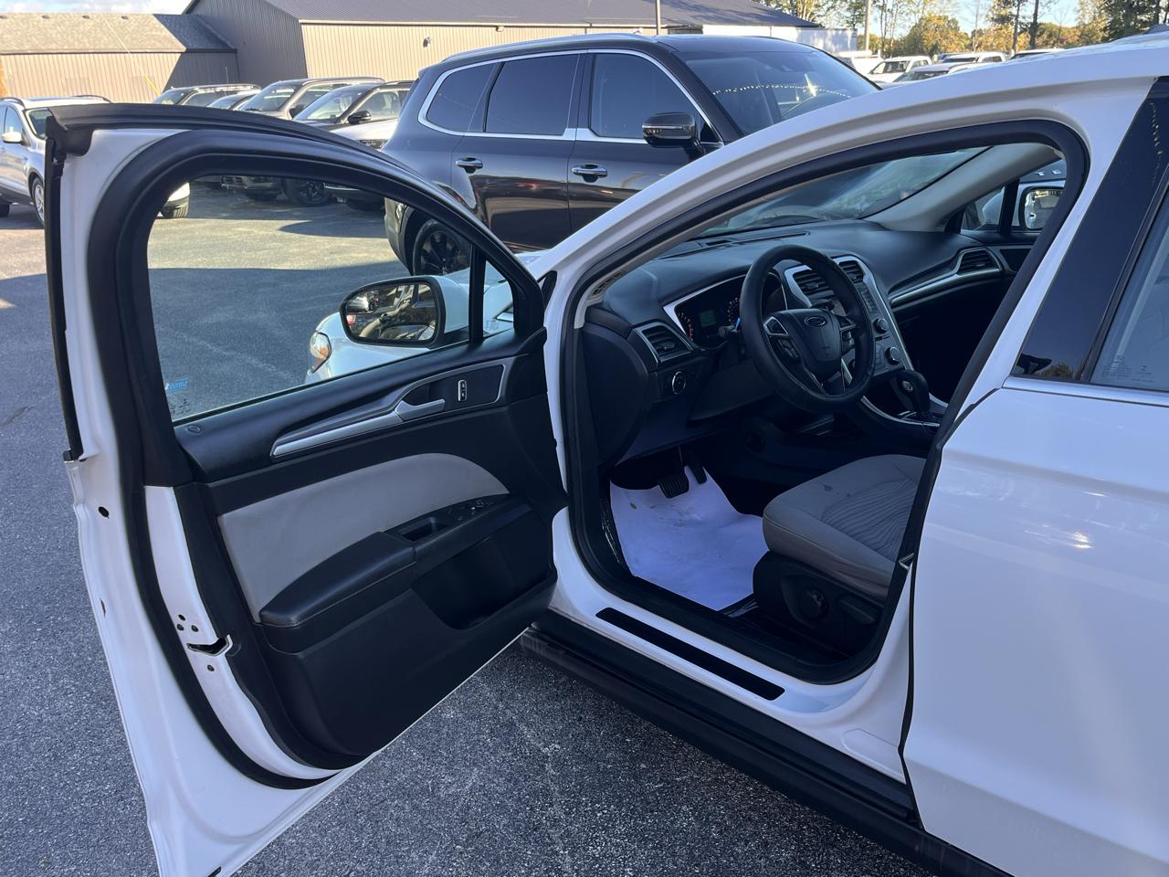 Ford Fusion 4dr Sdn S FWD 2016