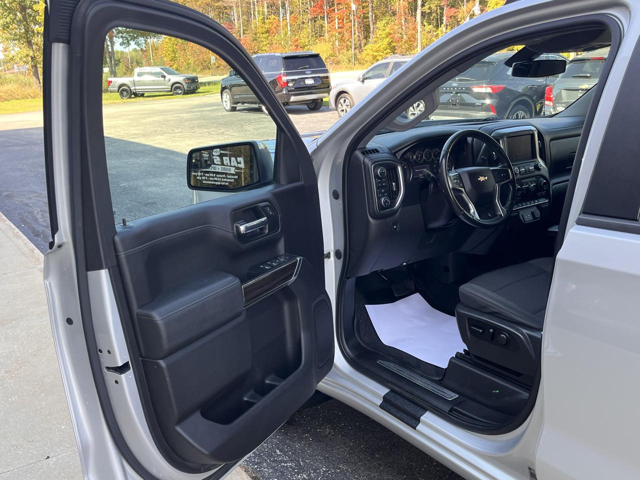 Chevrolet Silverado 1500 4WD Crew Cab 147" LT 2020