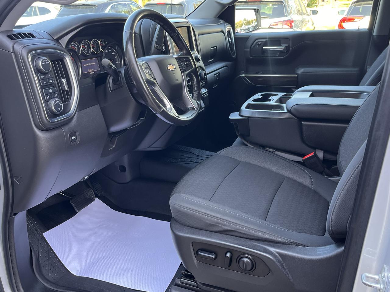 Chevrolet Silverado 1500 4WD Crew Cab 147" LT 2020
