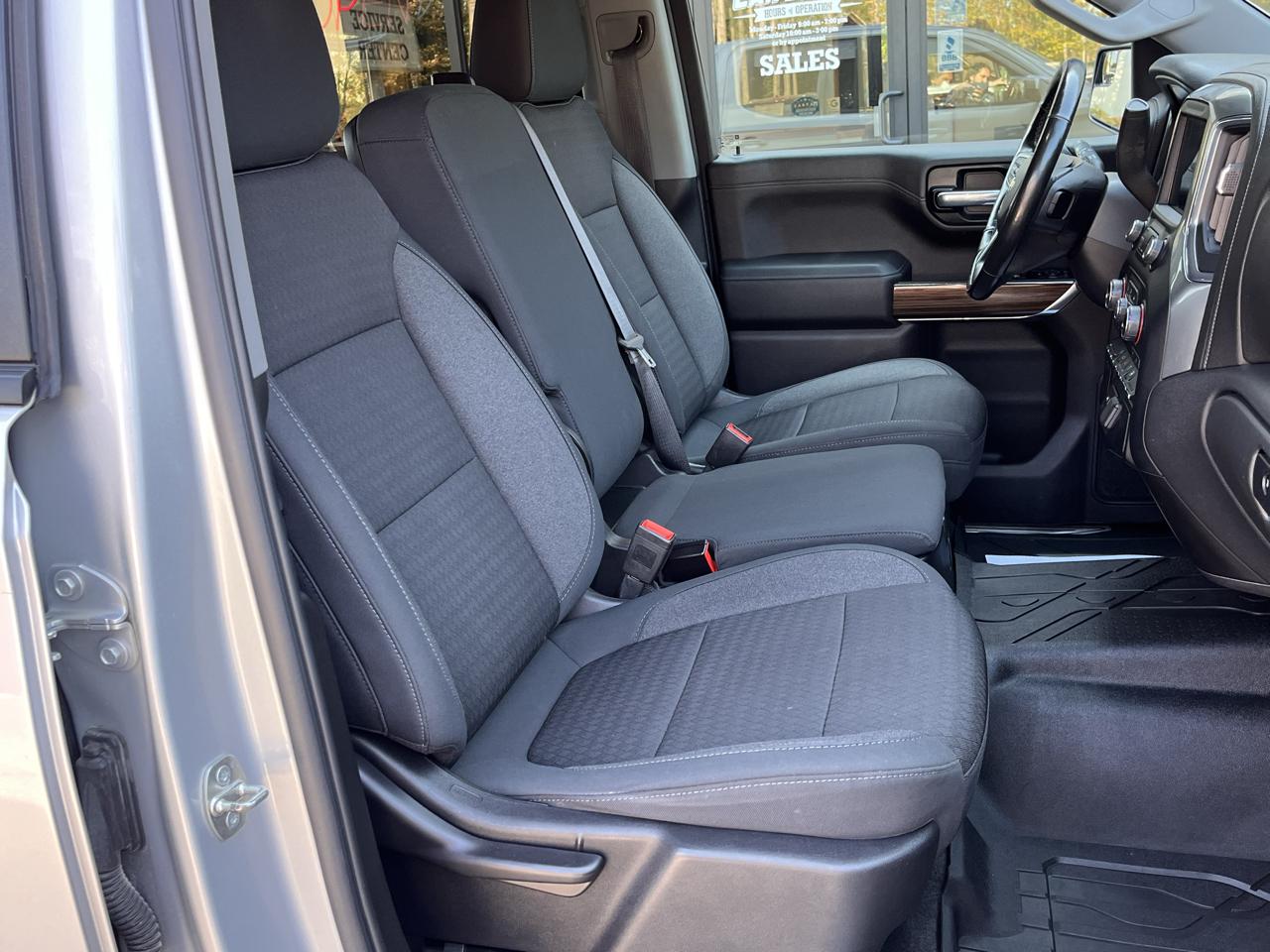 Chevrolet Silverado 1500 4WD Crew Cab 147" LT 2020