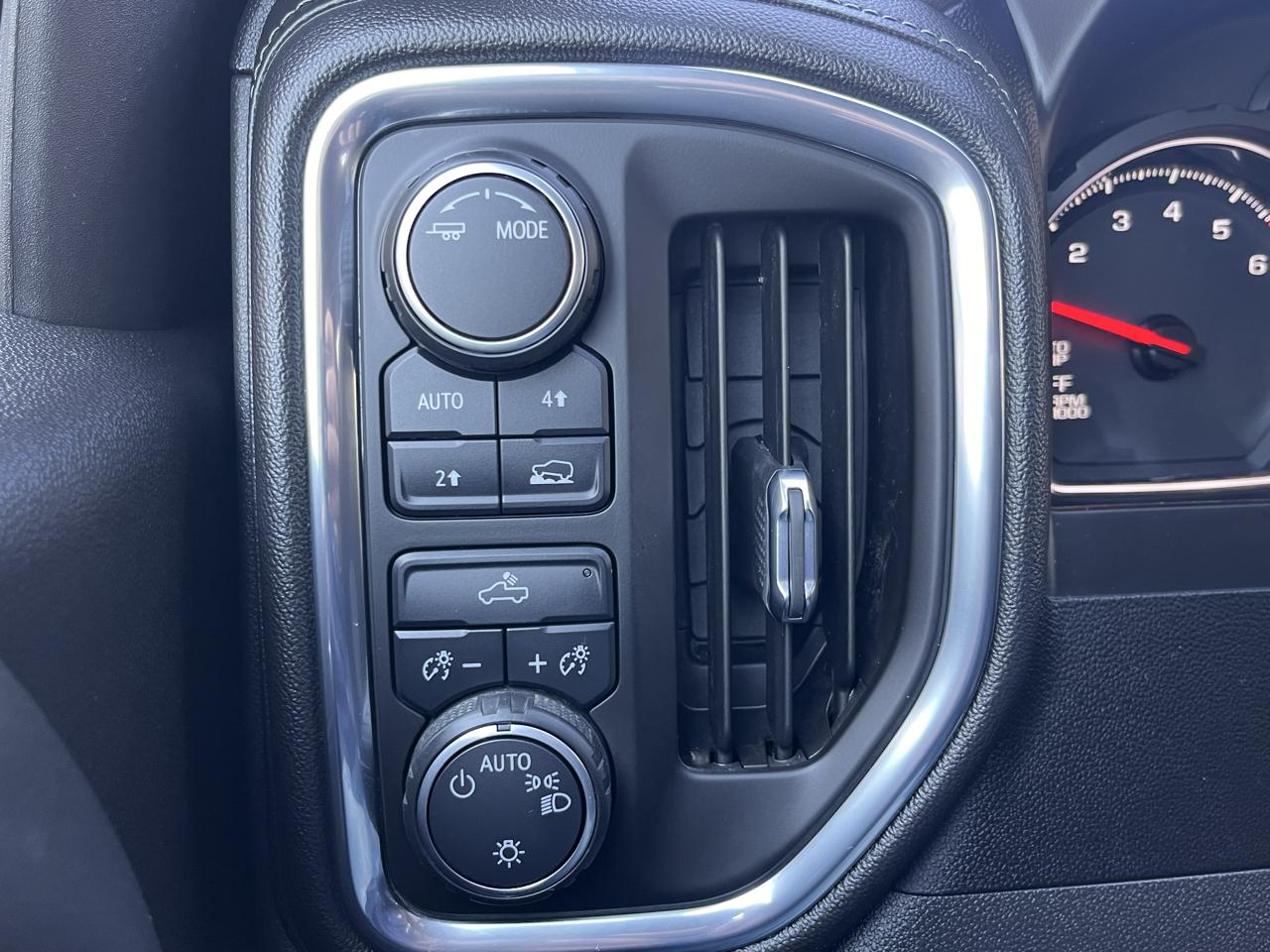 Chevrolet Silverado 1500 4WD Crew Cab 147" LT 2020