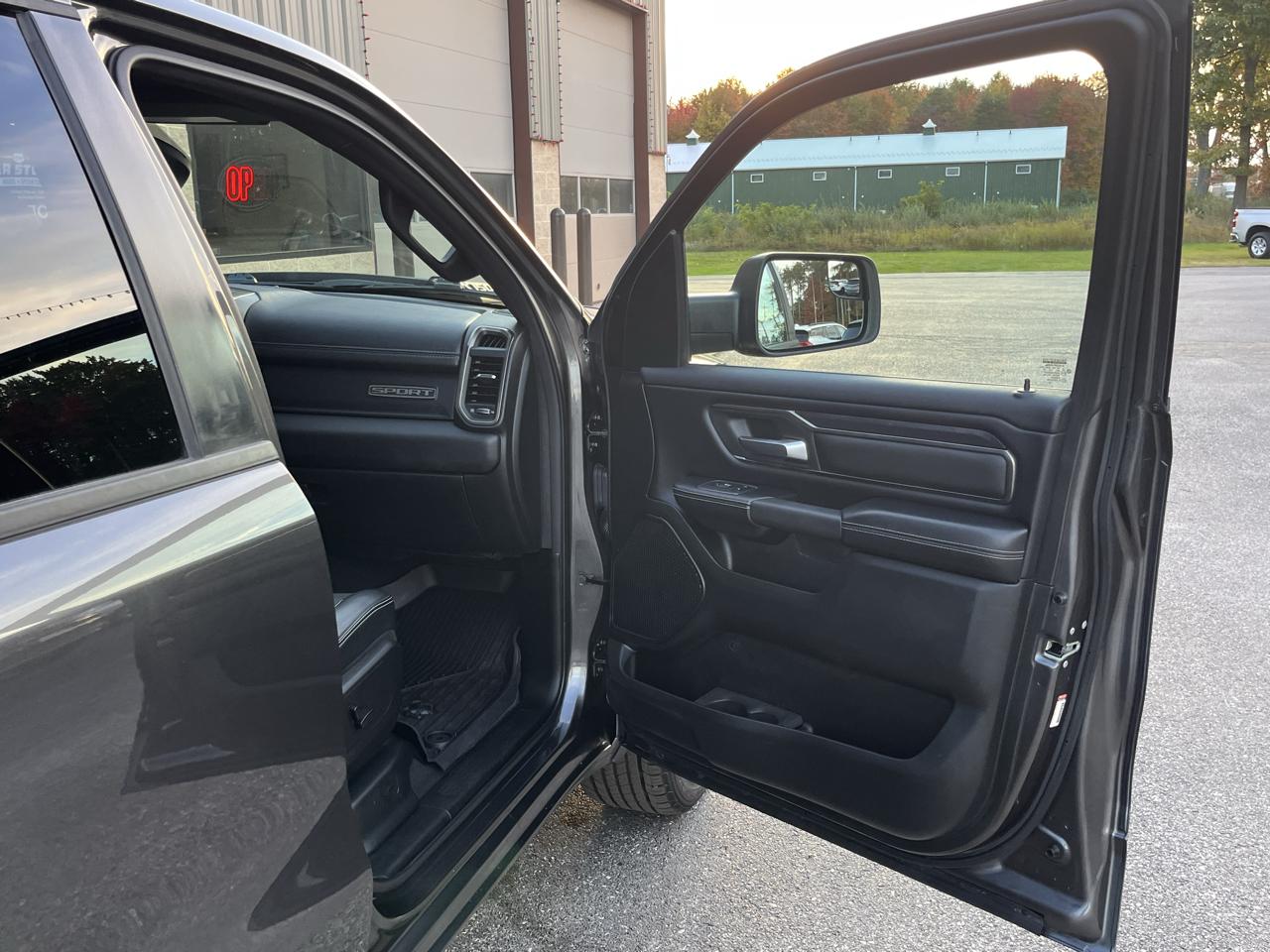 RAM 1500 Sport 4x4 Crew Cab 5'7" Box 2019