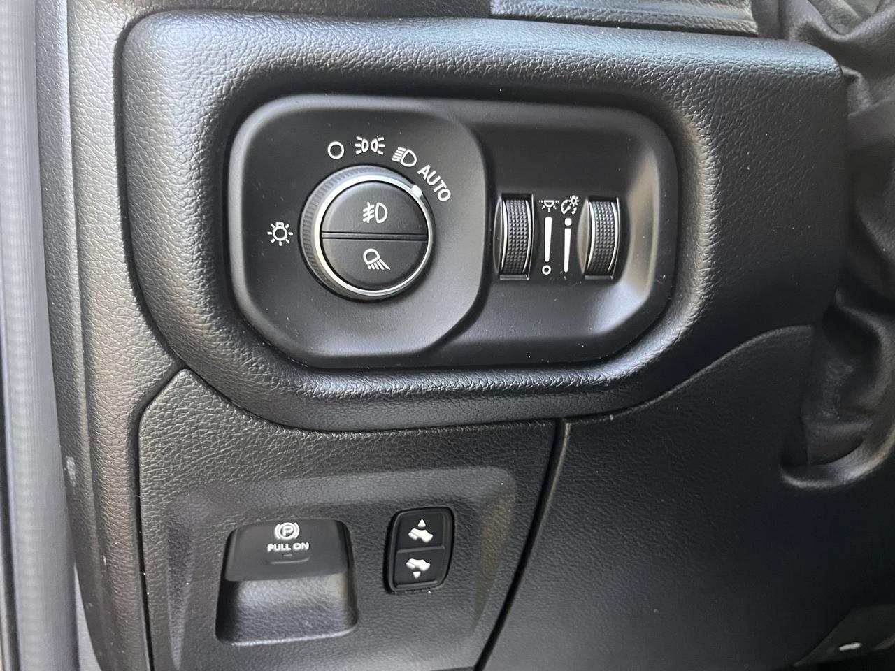 RAM 1500 Sport 4x4 Crew Cab 5'7" Box 2019