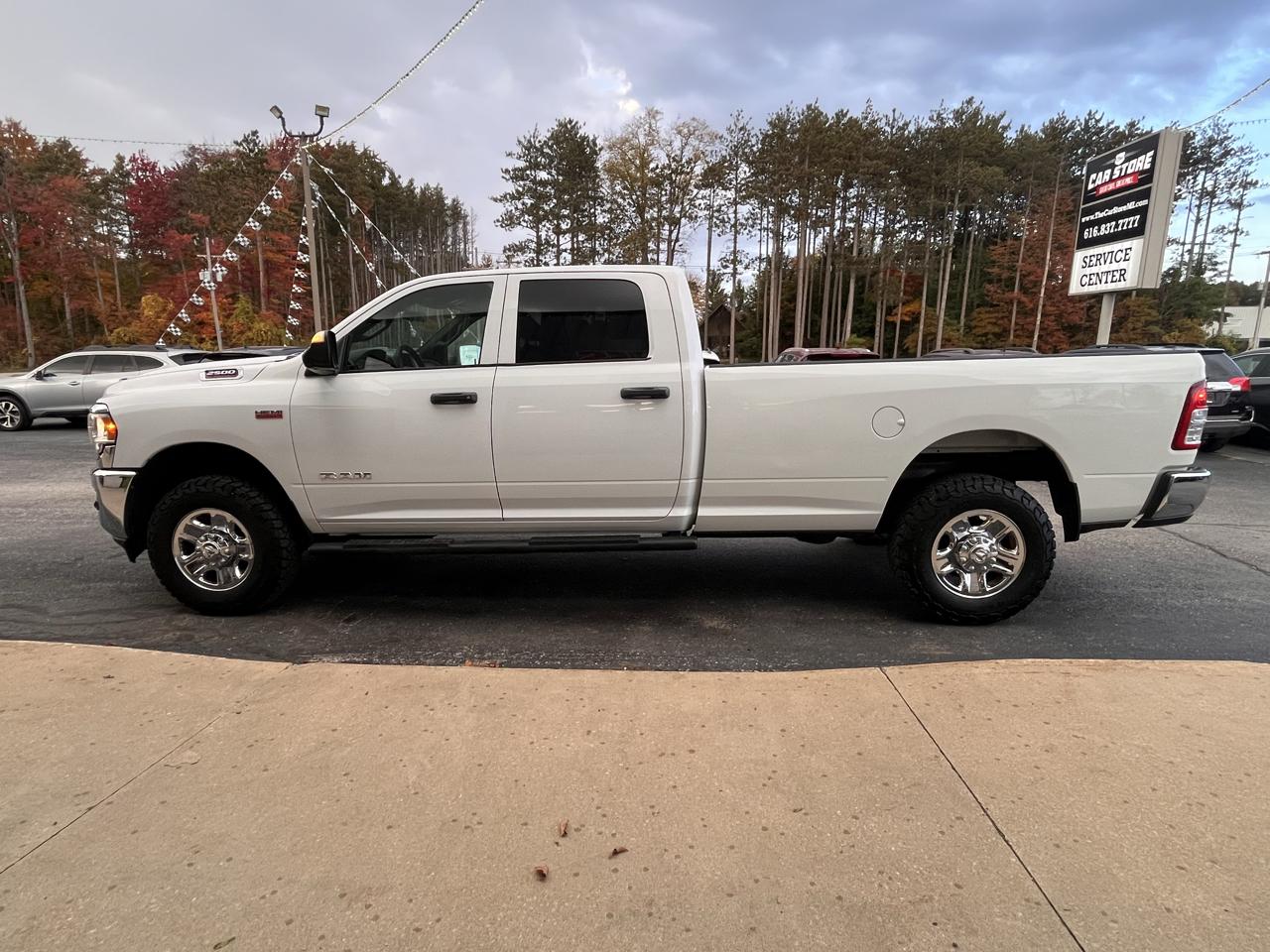 RAM 2500 Tradesman 4x4 Crew Cab 8' Box 2021