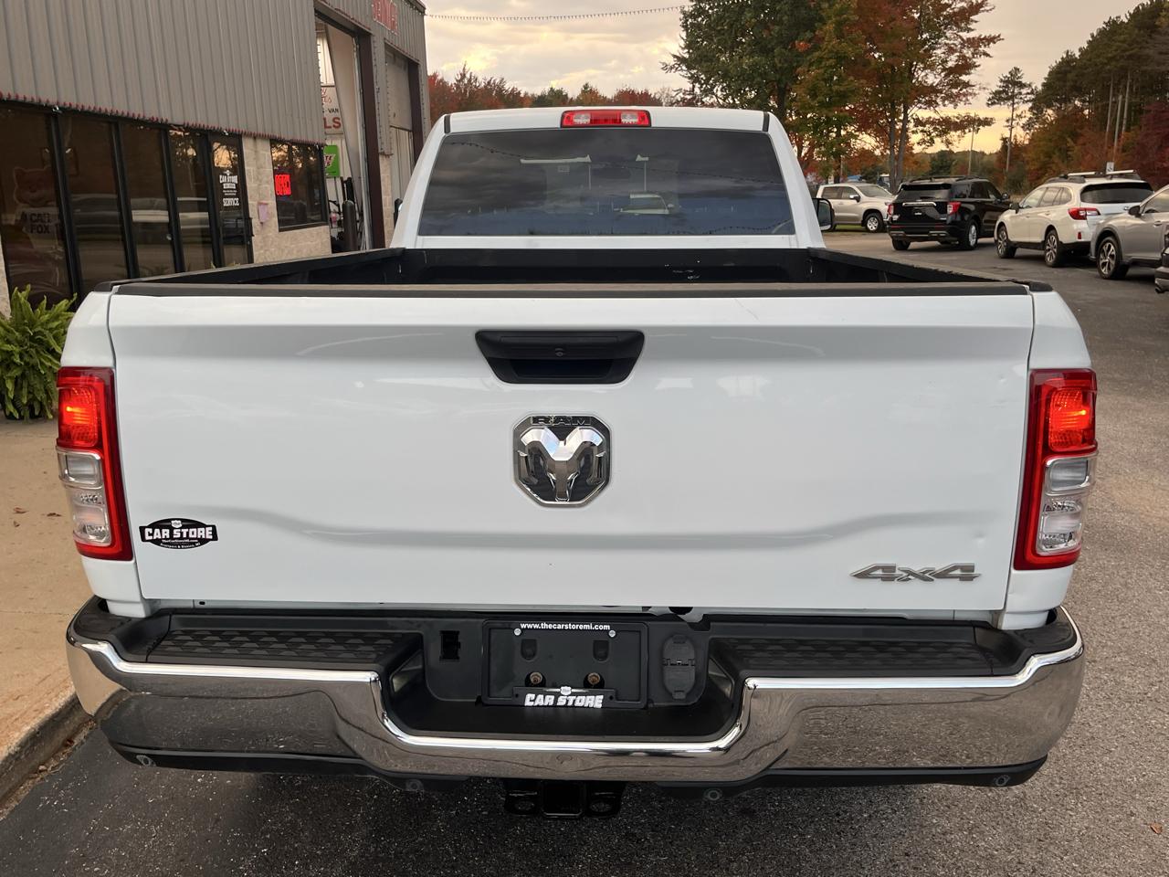RAM 2500 Tradesman 4x4 Crew Cab 8' Box 2021