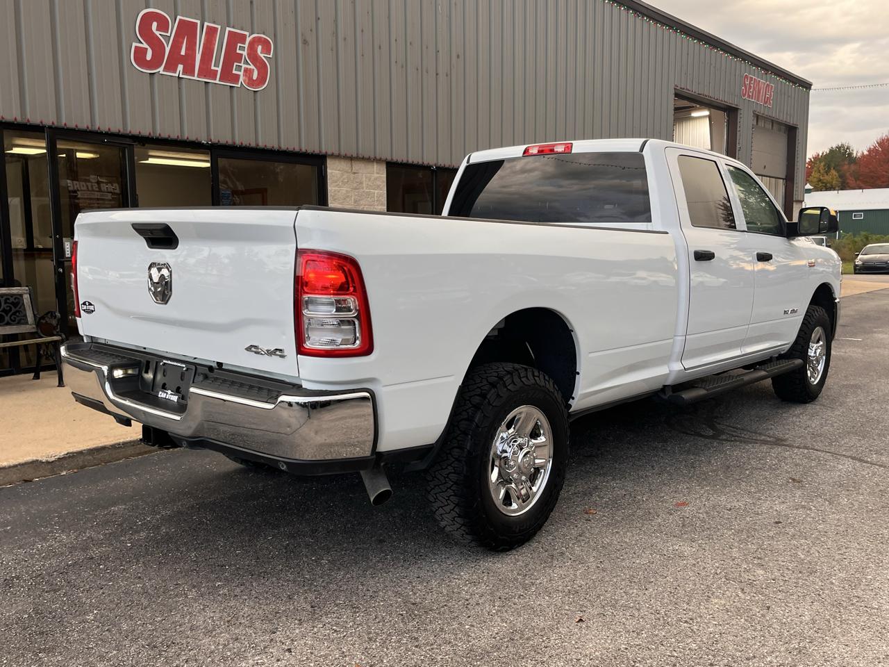 RAM 2500 Tradesman 4x4 Crew Cab 8' Box 2021
