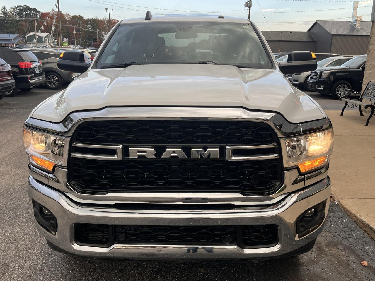 RAM 2500 Tradesman 4x4 Crew Cab 8' Box 2021