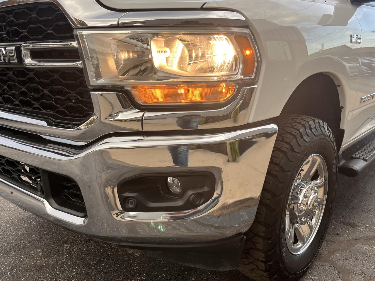 RAM 2500 Tradesman 4x4 Crew Cab 8' Box 2021