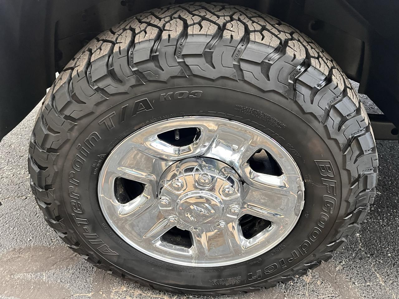 RAM 2500 Tradesman 4x4 Crew Cab 8' Box 2021