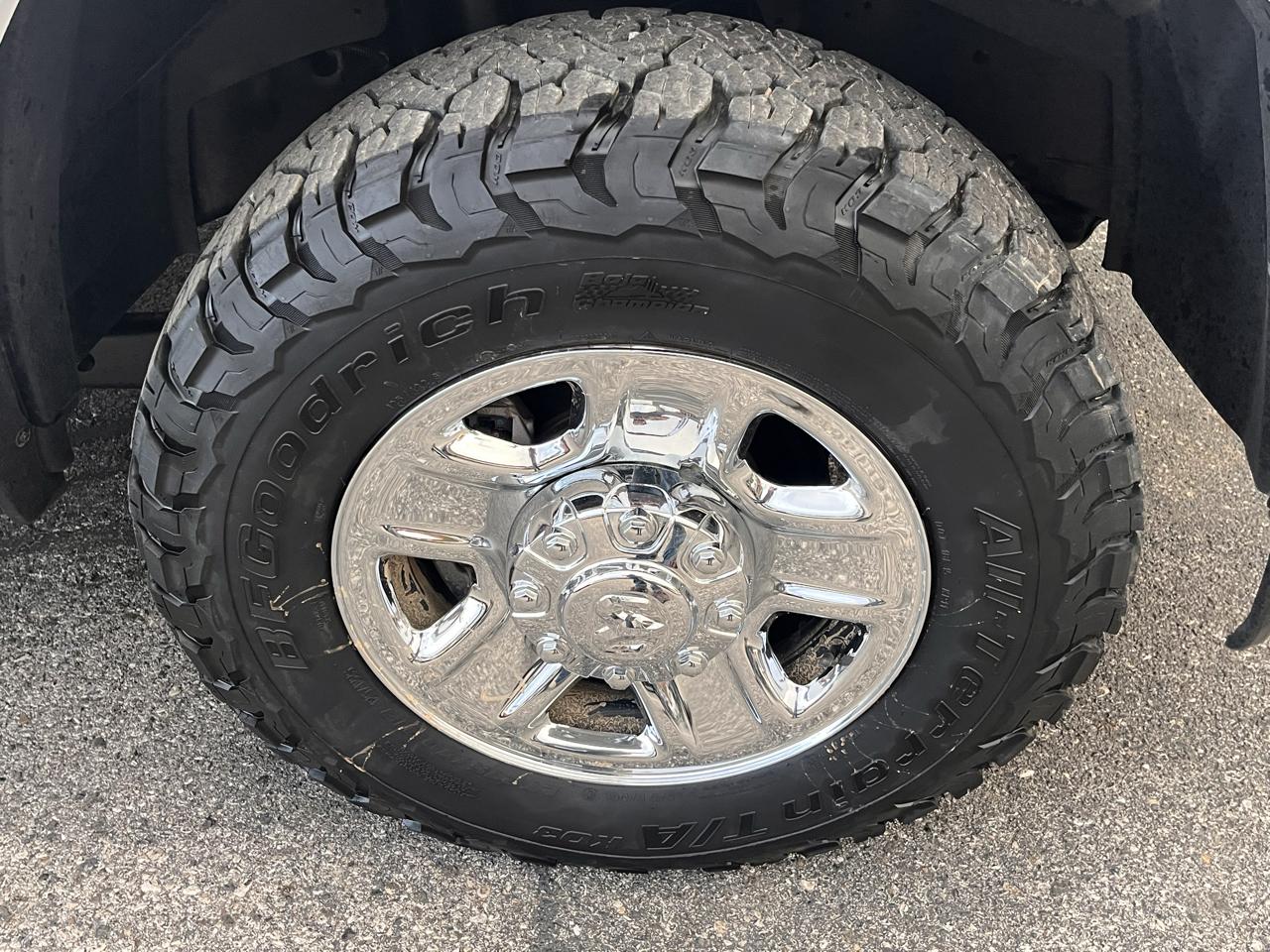 RAM 2500 Tradesman 4x4 Crew Cab 8' Box 2021