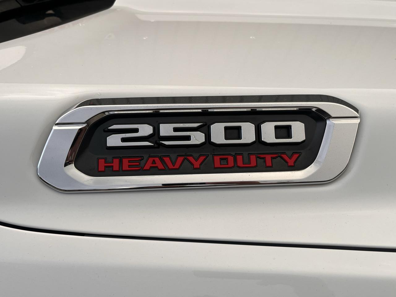 RAM 2500 Tradesman 4x4 Crew Cab 8' Box 2021