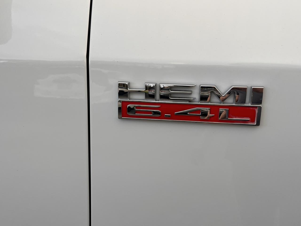 RAM 2500 Tradesman 4x4 Crew Cab 8' Box 2021