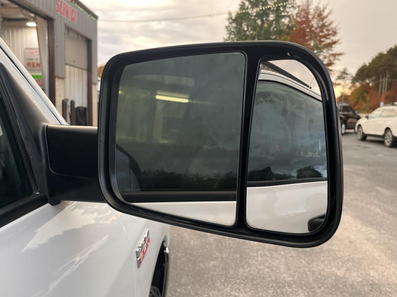 RAM 2500 Tradesman 4x4 Crew Cab 8' Box 2021