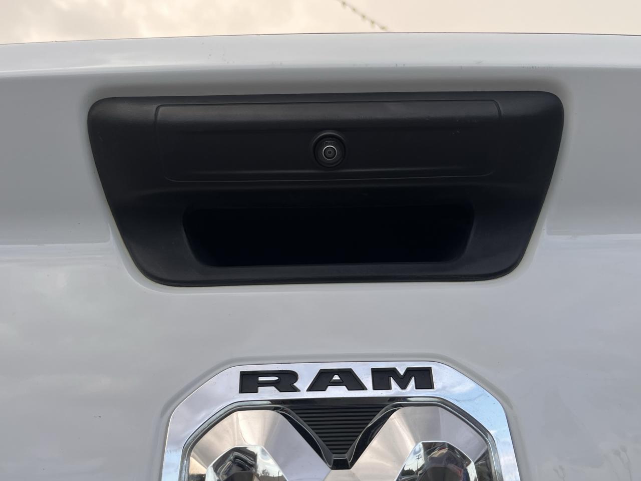 RAM 2500 Tradesman 4x4 Crew Cab 8' Box 2021