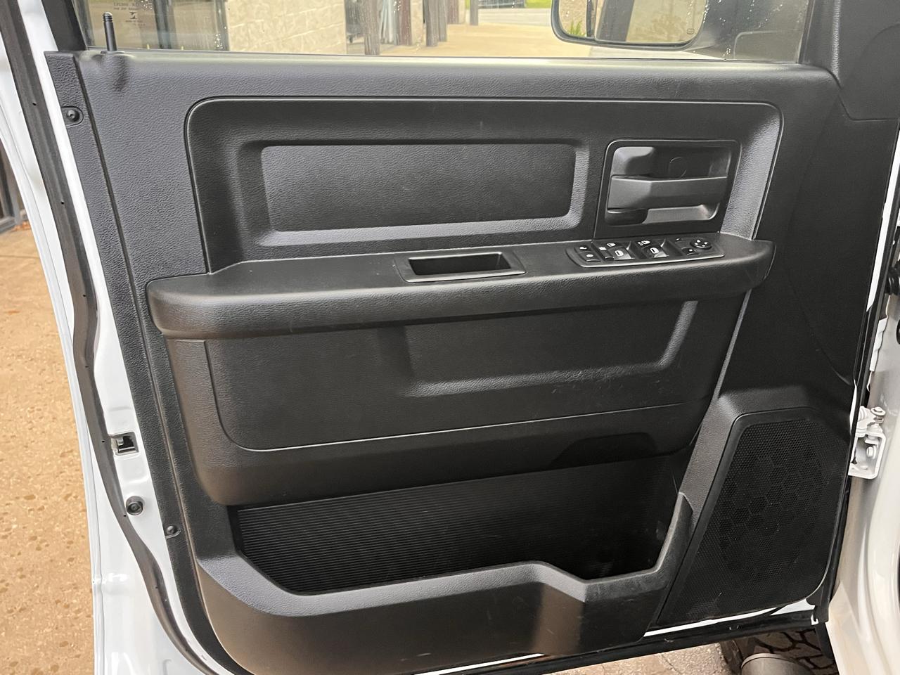 RAM 2500 Tradesman 4x4 Crew Cab 8' Box 2021