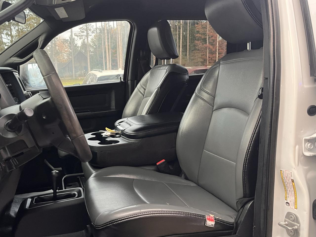 RAM 2500 Tradesman 4x4 Crew Cab 8' Box 2021