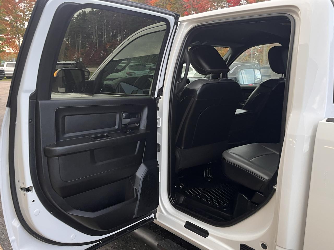 RAM 2500 Tradesman 4x4 Crew Cab 8' Box 2021