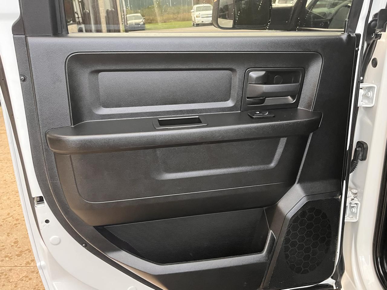 RAM 2500 Tradesman 4x4 Crew Cab 8' Box 2021