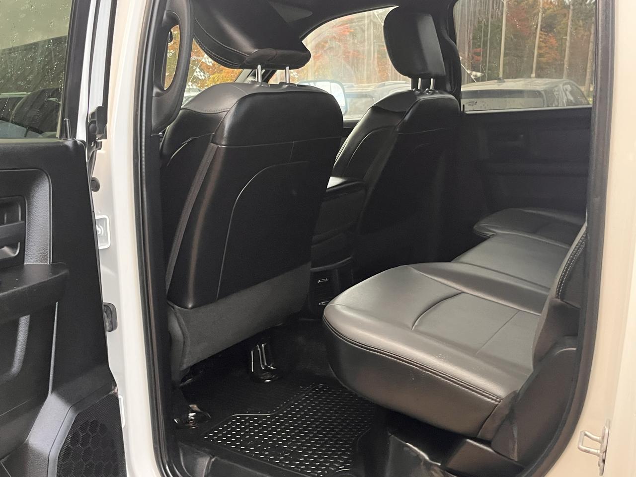 RAM 2500 Tradesman 4x4 Crew Cab 8' Box 2021
