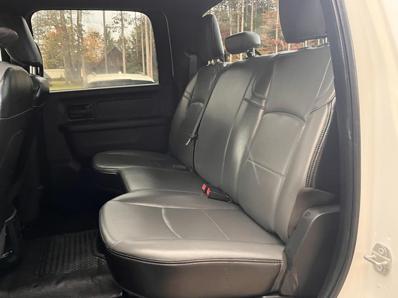 RAM 2500 Tradesman 4x4 Crew Cab 8' Box 2021