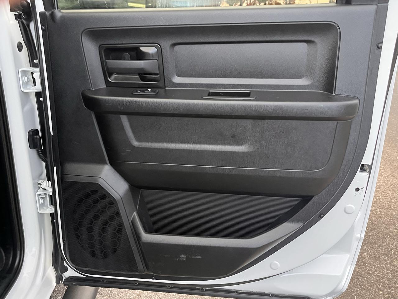 RAM 2500 Tradesman 4x4 Crew Cab 8' Box 2021