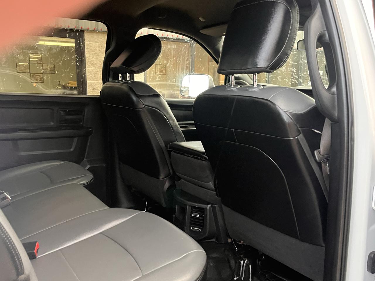 RAM 2500 Tradesman 4x4 Crew Cab 8' Box 2021