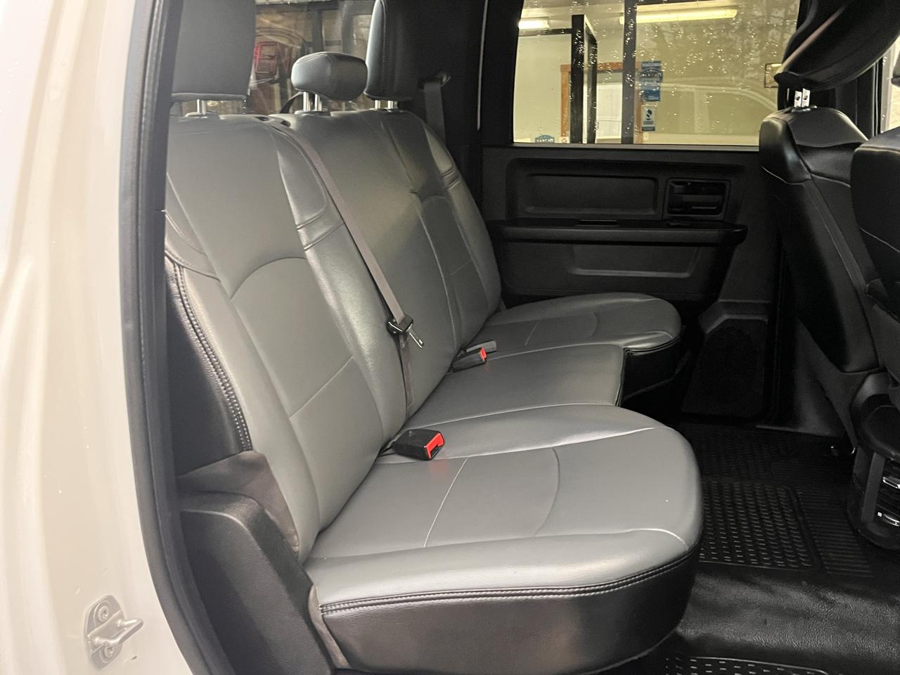 RAM 2500 Tradesman 4x4 Crew Cab 8' Box 2021