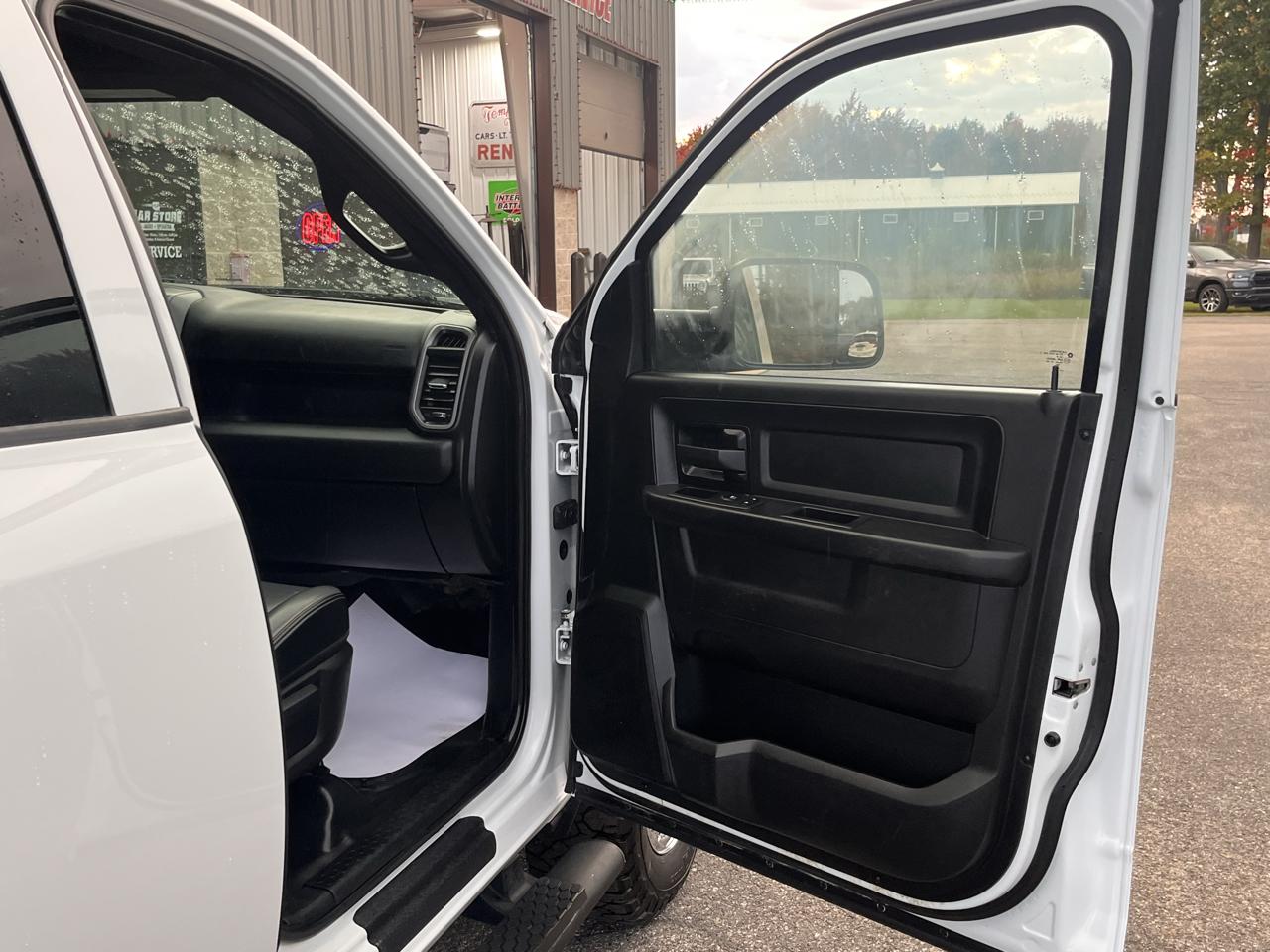RAM 2500 Tradesman 4x4 Crew Cab 8' Box 2021