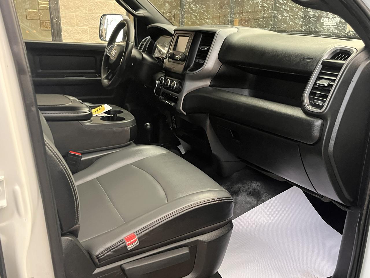 RAM 2500 Tradesman 4x4 Crew Cab 8' Box 2021