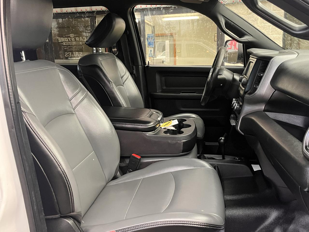 RAM 2500 Tradesman 4x4 Crew Cab 8' Box 2021