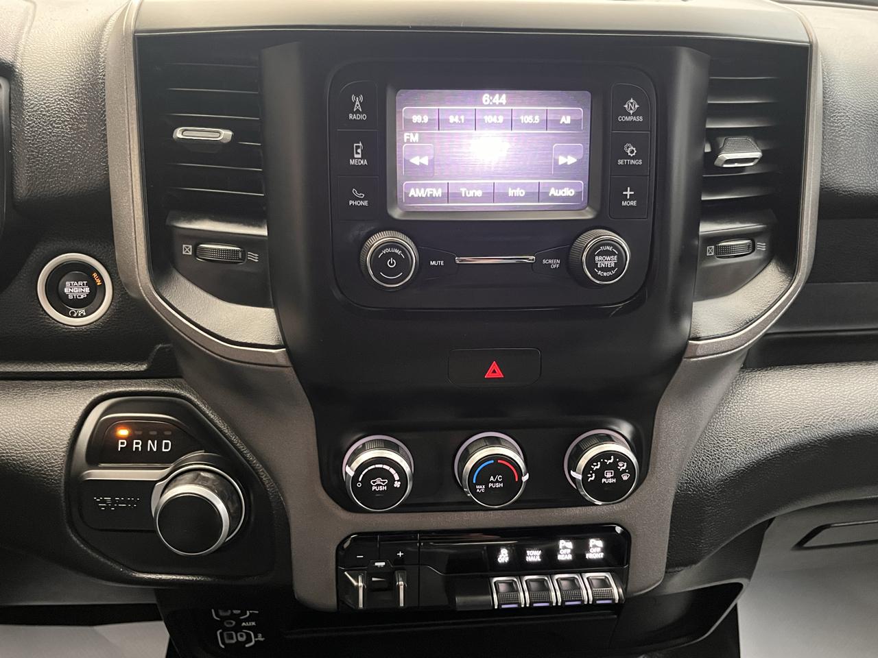 RAM 2500 Tradesman 4x4 Crew Cab 8' Box 2021