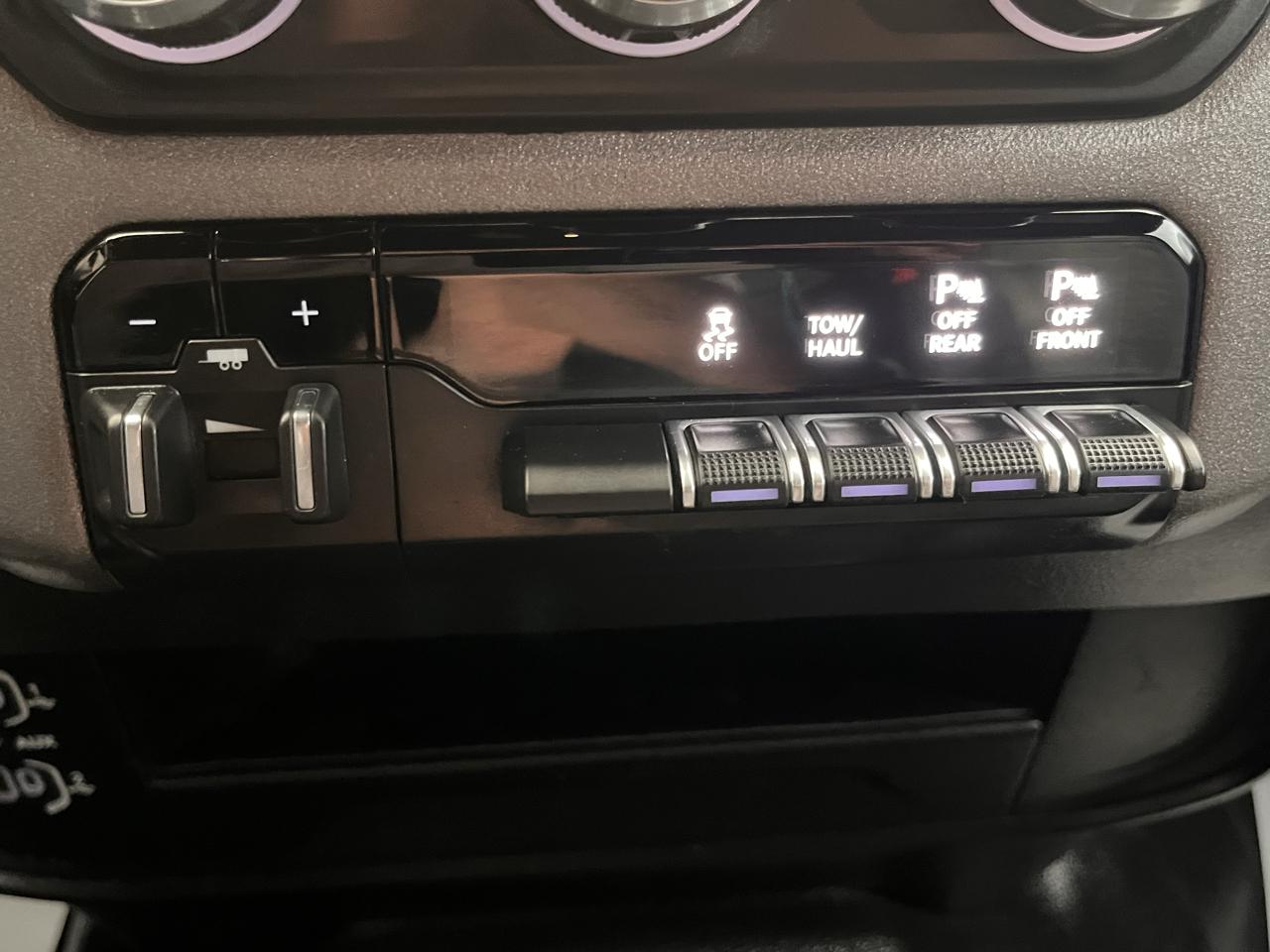 RAM 2500 Tradesman 4x4 Crew Cab 8' Box 2021
