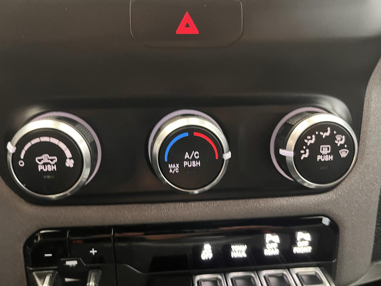 RAM 2500 Tradesman 4x4 Crew Cab 8' Box 2021