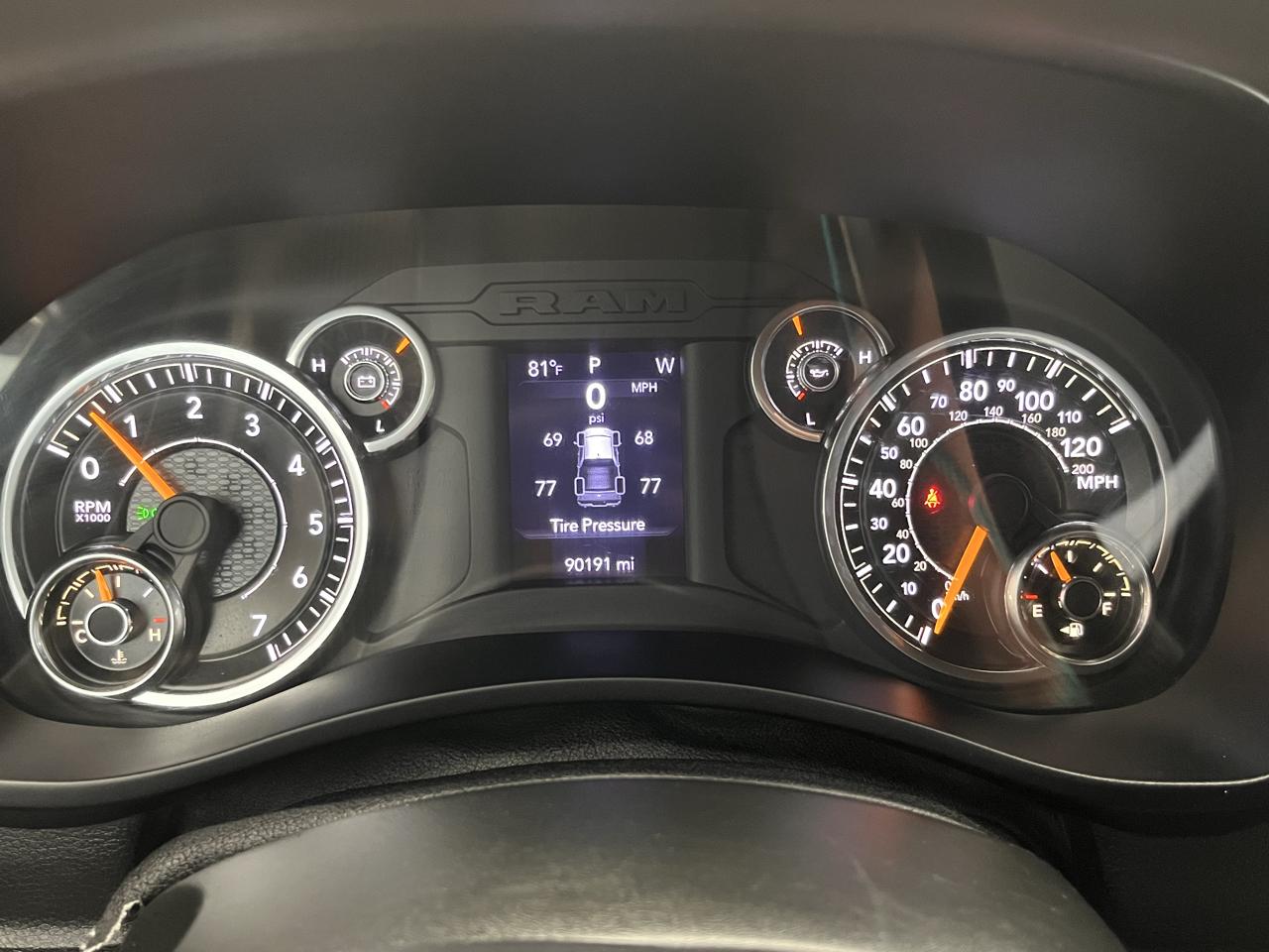 RAM 2500 Tradesman 4x4 Crew Cab 8' Box 2021