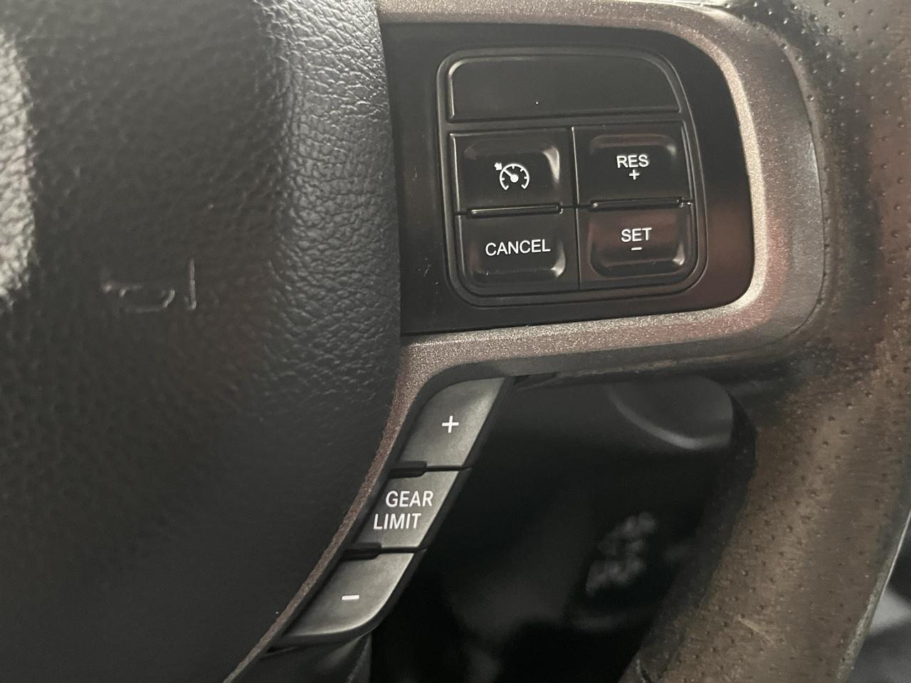 RAM 2500 Tradesman 4x4 Crew Cab 8' Box 2021