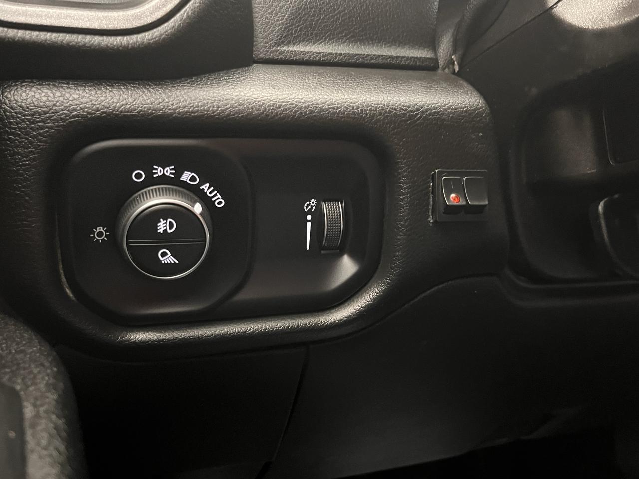 RAM 2500 Tradesman 4x4 Crew Cab 8' Box 2021