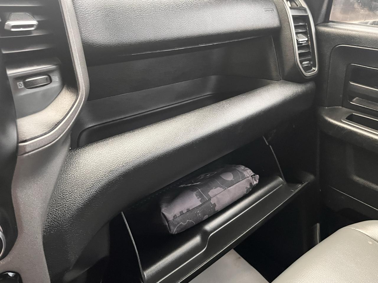 RAM 2500 Tradesman 4x4 Crew Cab 8' Box 2021