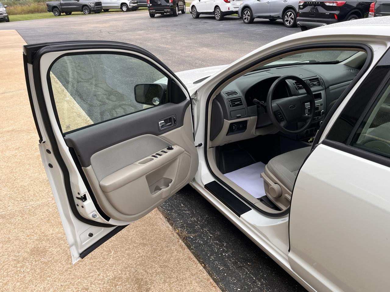 Ford Fusion 4dr Sdn S FWD 2010