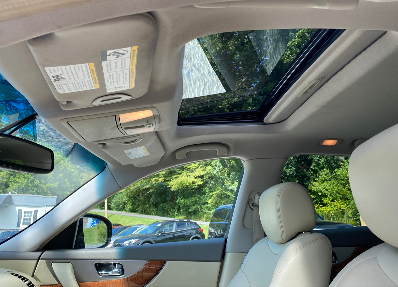 Infiniti QX70 RWD 4dr 2015