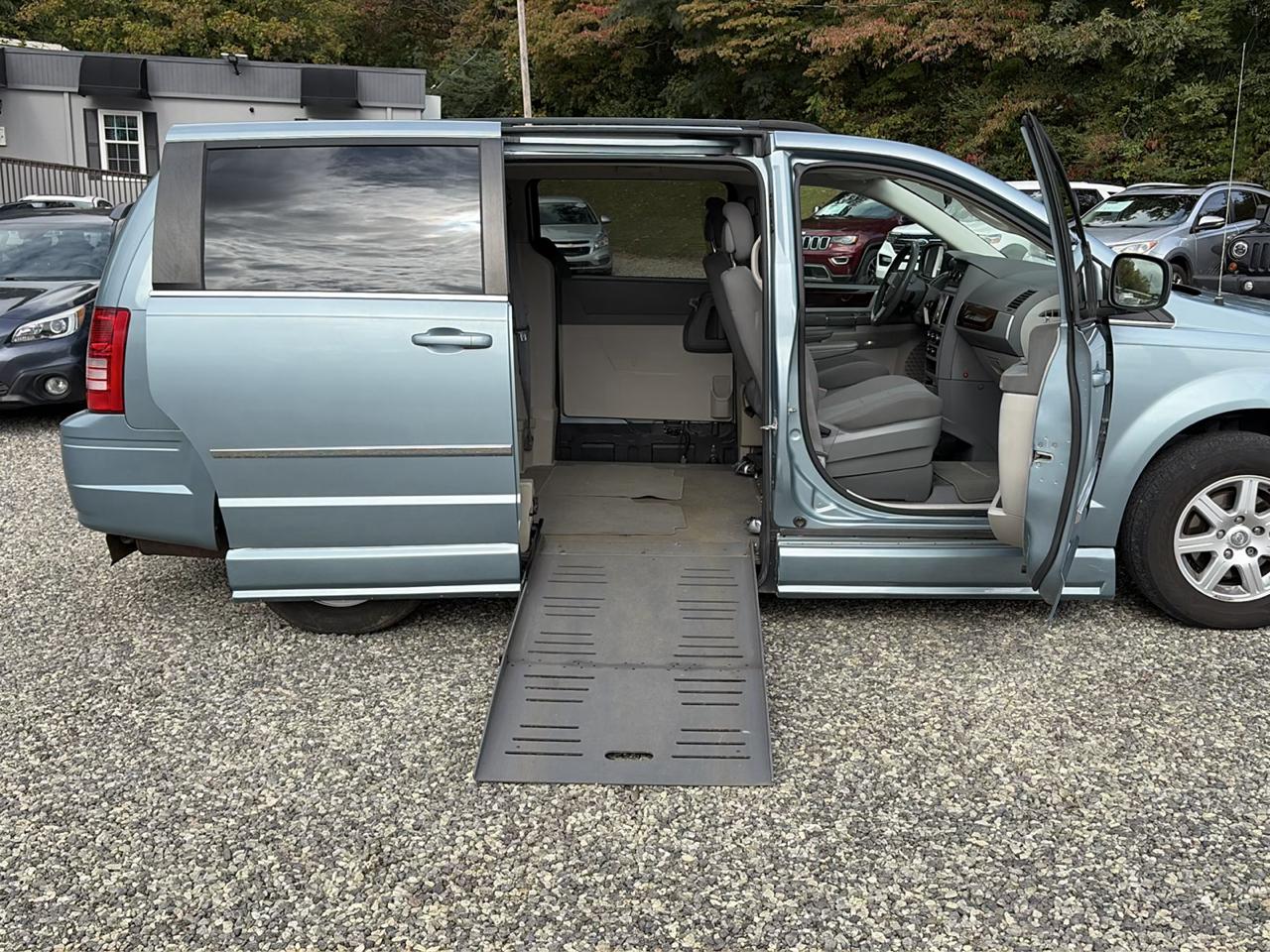 Chrysler Town & Country 4dr Wgn Touring 2010