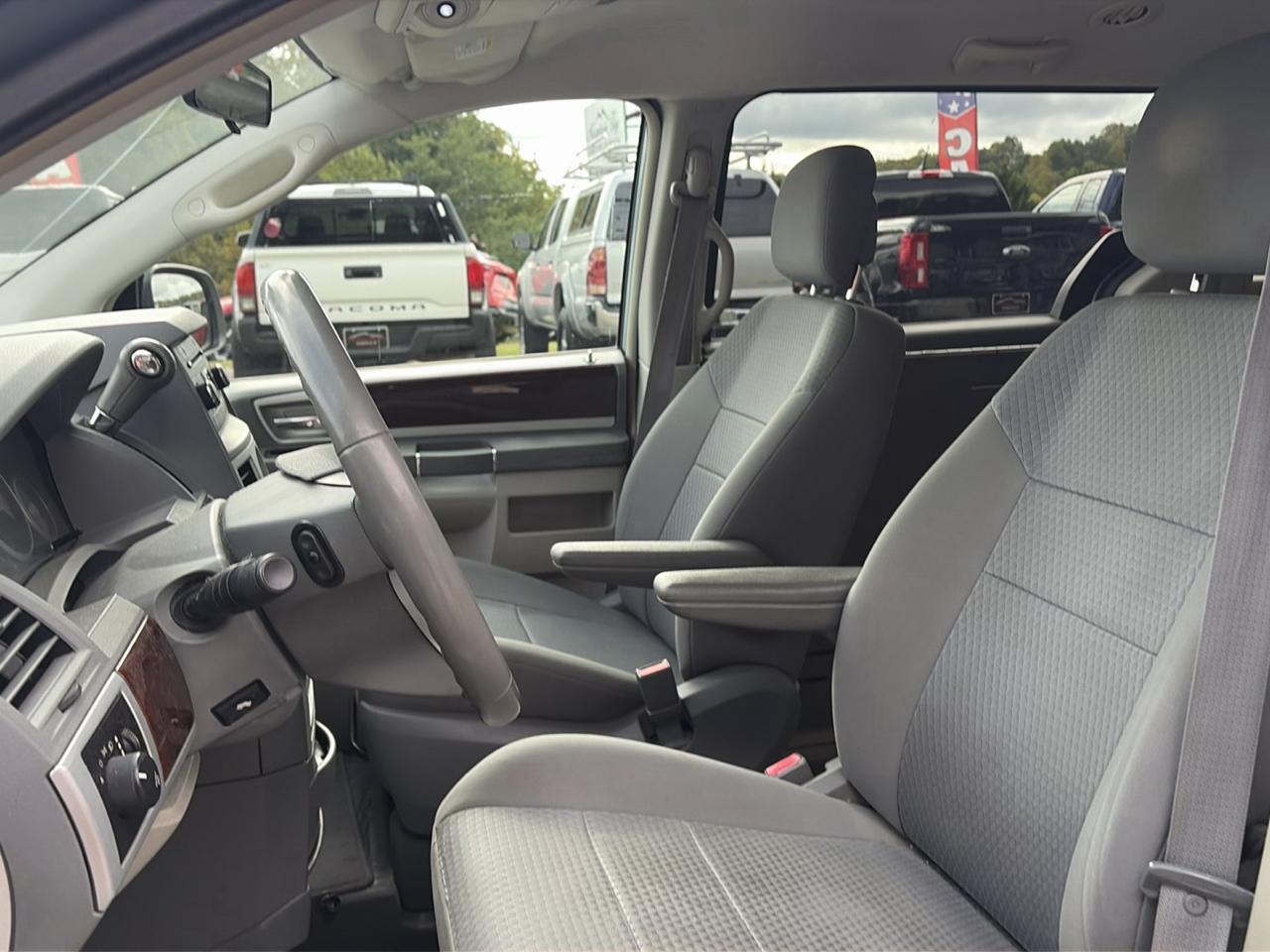 Chrysler Town & Country 4dr Wgn Touring 2010