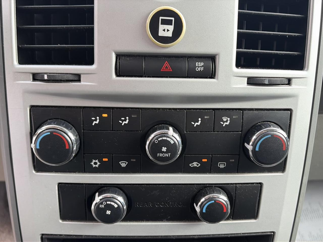 Chrysler Town & Country 4dr Wgn Touring 2010